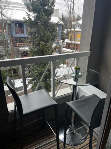 Town Plaza Suites By Golden Dreams Whistler Exterior photo