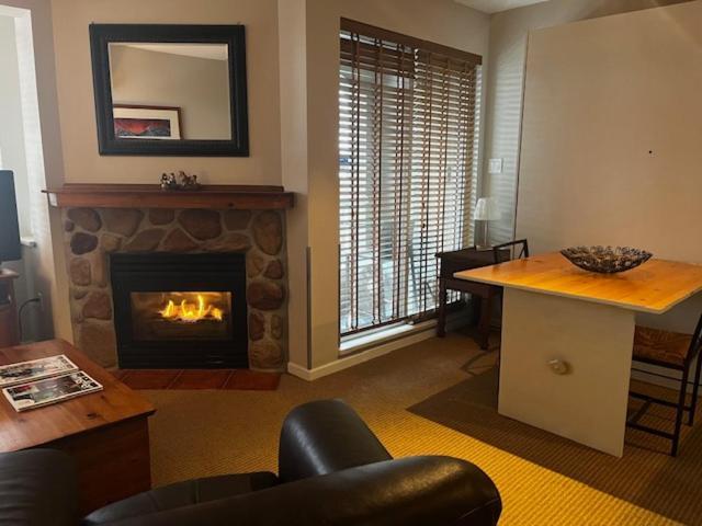 Town Plaza Suites By Golden Dreams Whistler Exterior photo