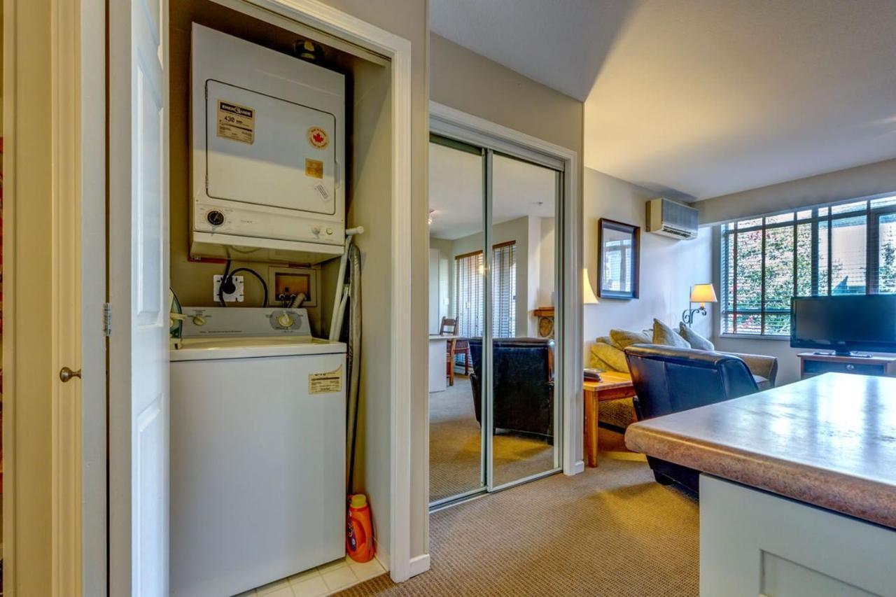 Town Plaza Suites By Golden Dreams Whistler Exterior photo